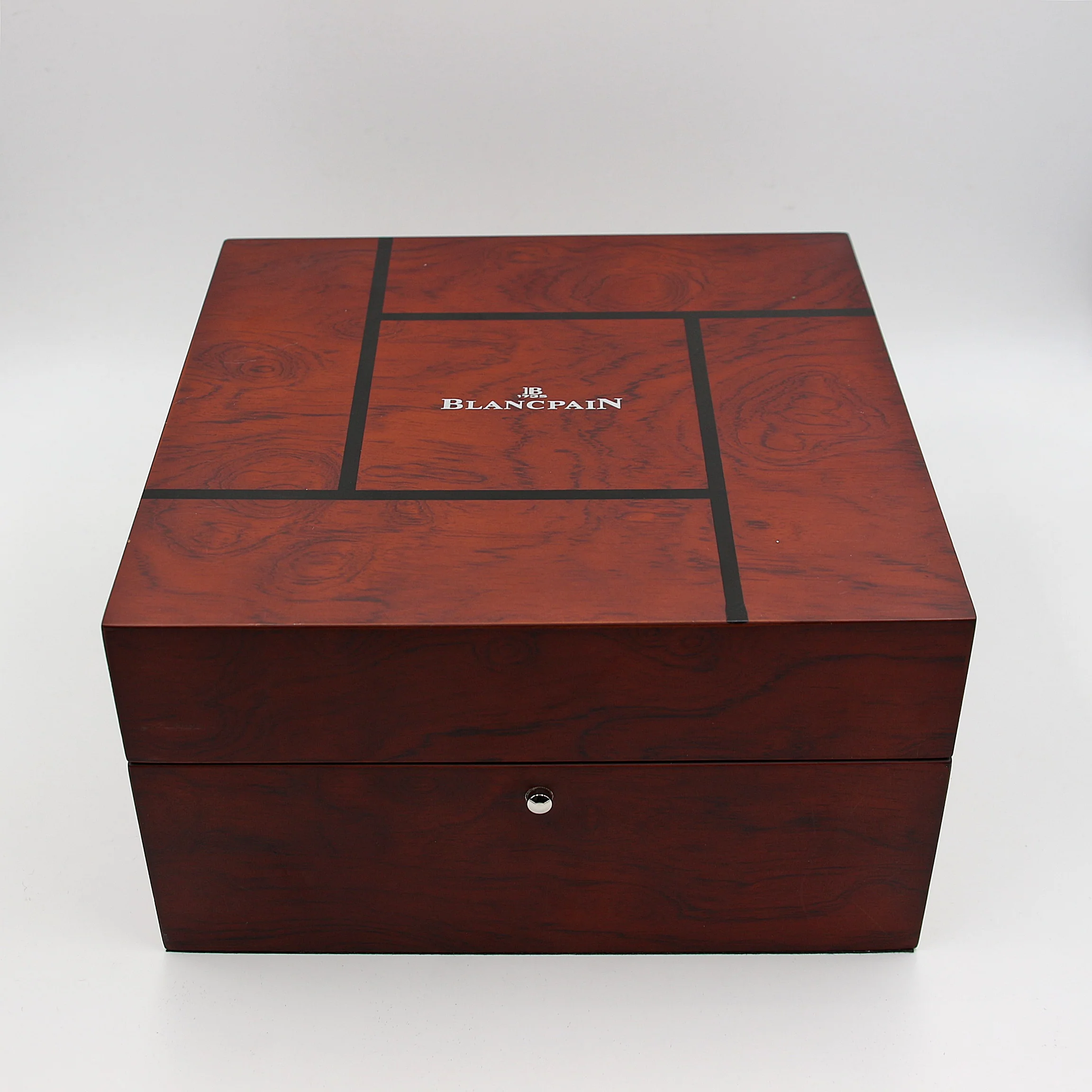 All our items on Christmas sale under 200€!